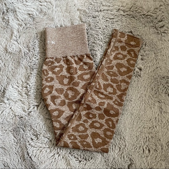 NVGTN Pants - NVGTN Leopard Seamless Legging in Mocha (XS)